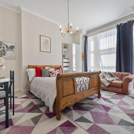 Modern Studio Apartment London Exterior photo